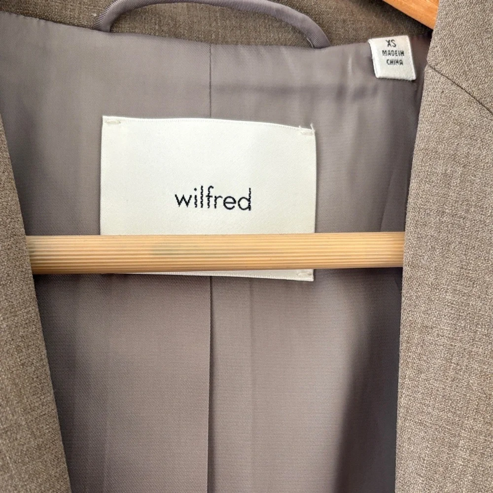 Aritzia Wilfred Taupe Generation Blazer - Picture 3 of 8